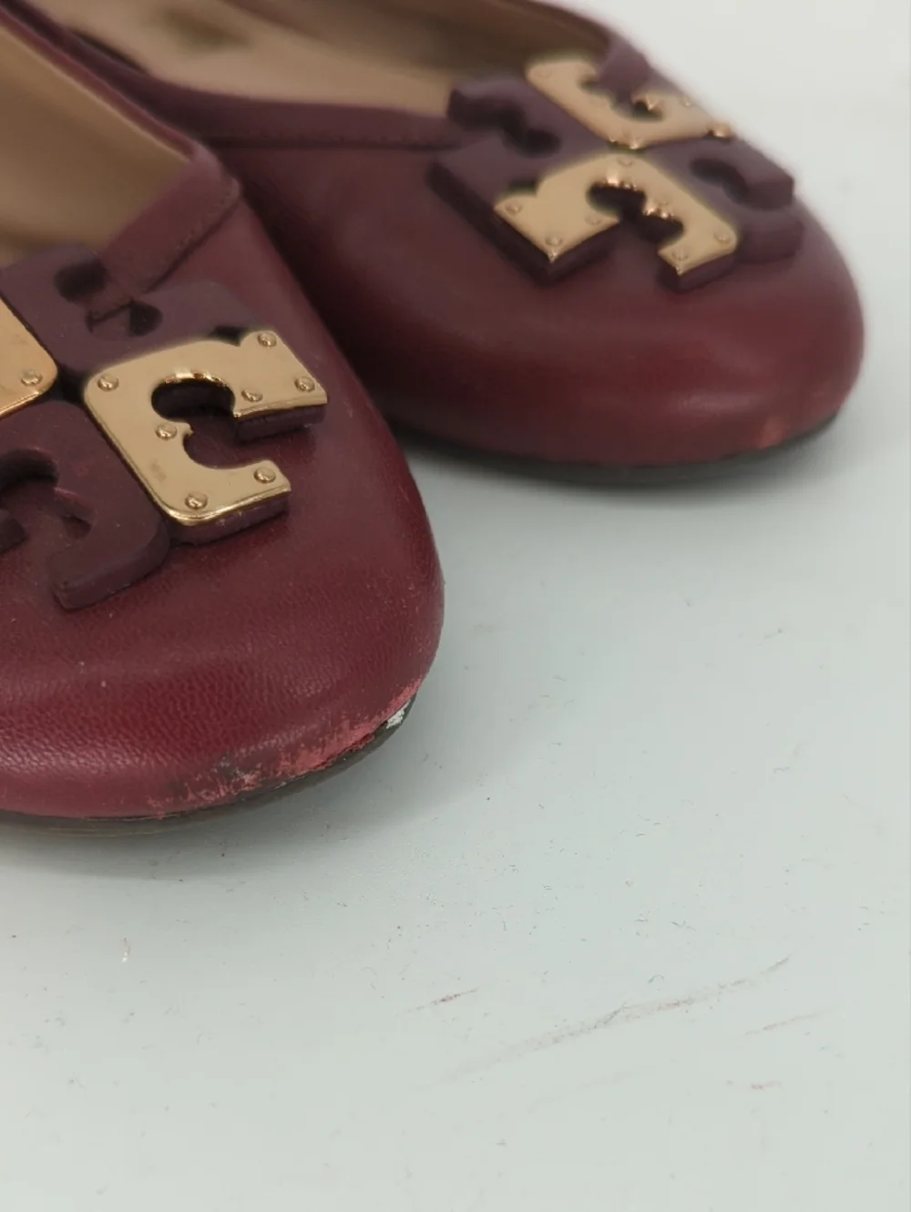 Tory Burch Leather Logo Ballet Flats Burgundy size 8 Gold Hardware preppy